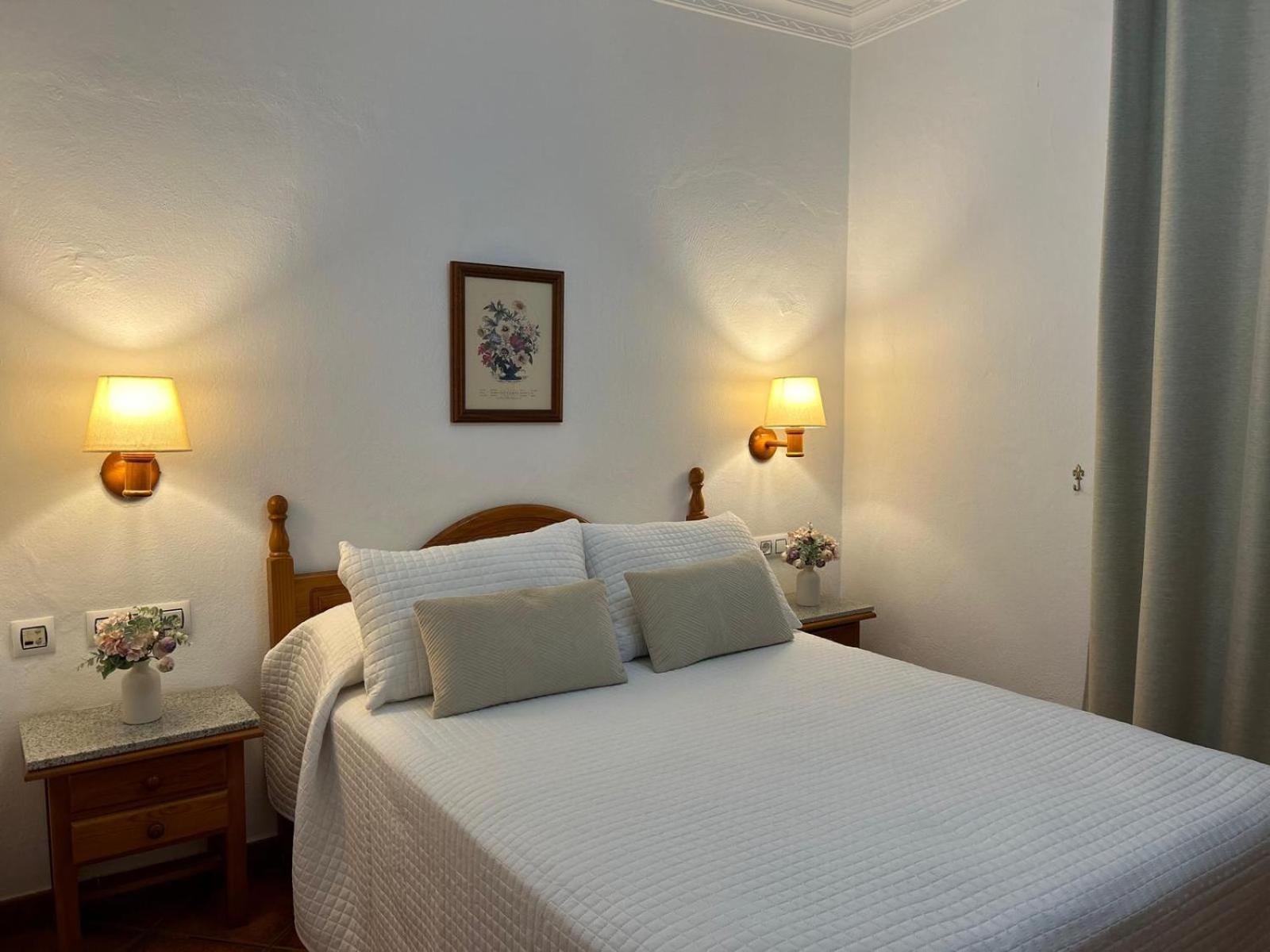 Hostal Los Mellizos Conil De La Frontera Zewnętrze zdjęcie A bedroom at the hotel
